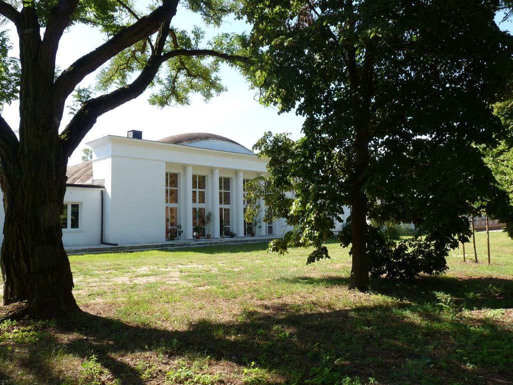 Апартаменти Bialy Dom Констанцін-Єзьорна Екстер'єр фото