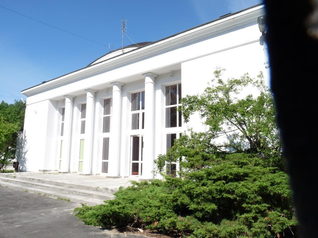 Апартаменти Bialy Dom Констанцін-Єзьорна Екстер'єр фото